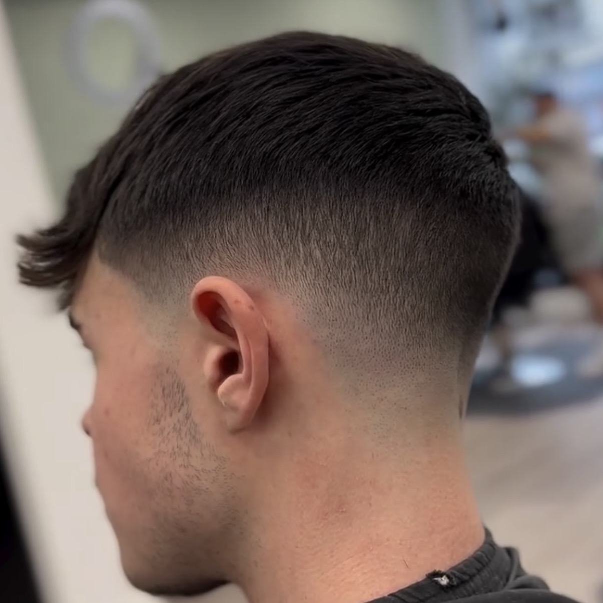 Textured crop with a low fade, seen from the side